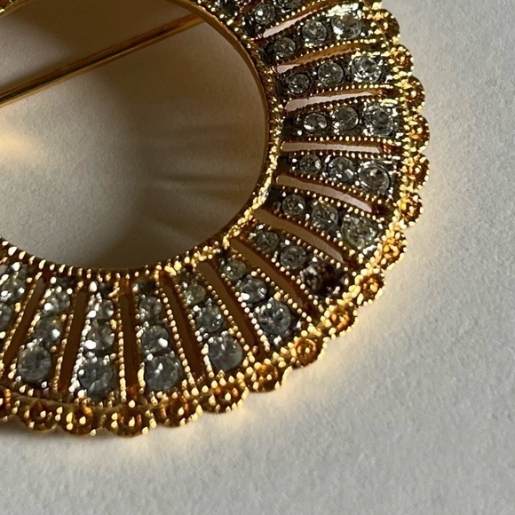 Vintage JBK Gold Plated Rhinestone Circle Brooch - Picture 3 of 4